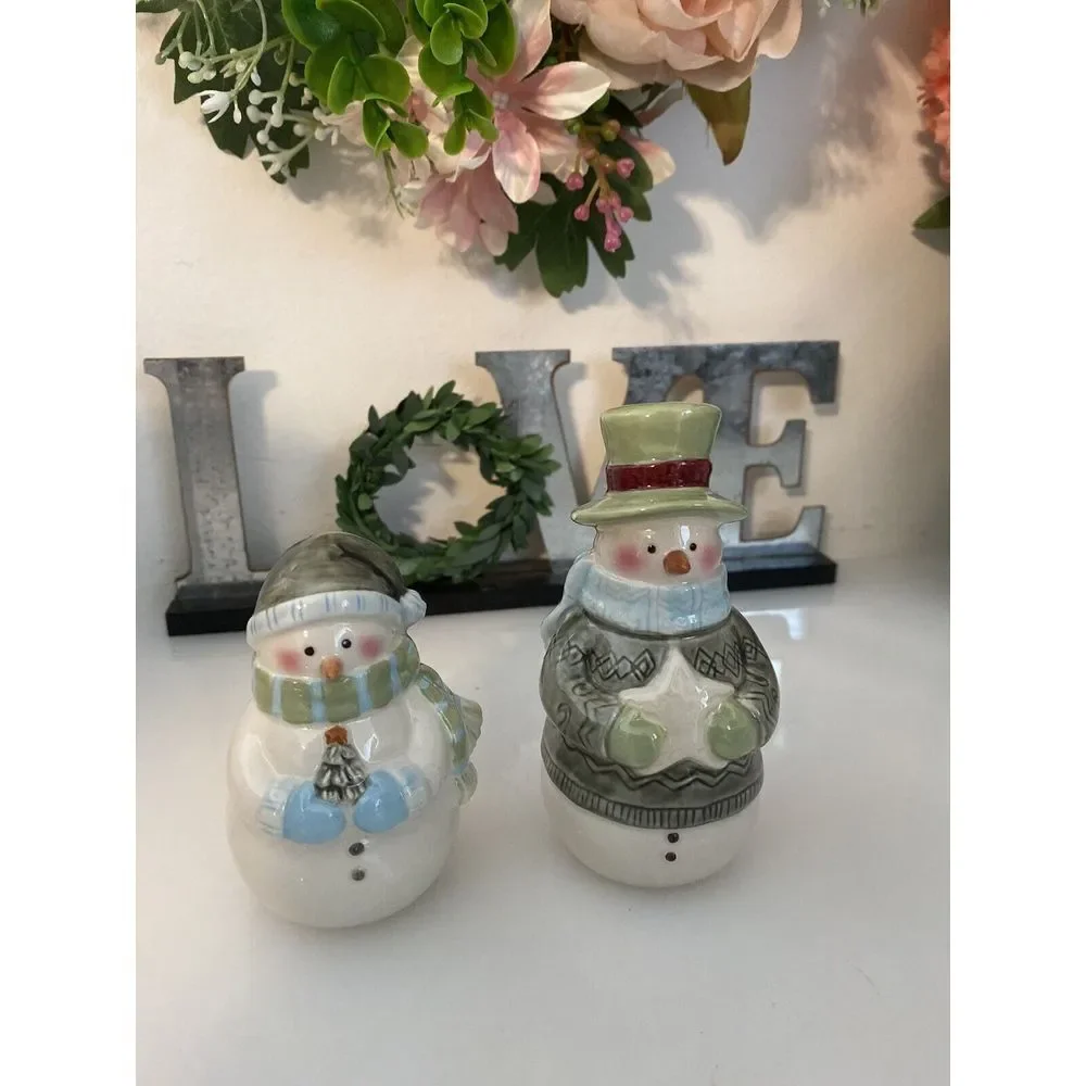 Vintage 1970's Snowman Salt and Pepper Shaker 2 pc Set 4.5